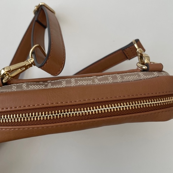 Tommy Hilfiger Logo Signature Convertible Belt Bag Tan Mini Crossbody - Picture 12 of 15